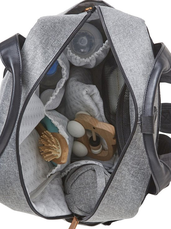 Wat zit er in je luiertas? 10 must-haves voor onderweg met je baby.