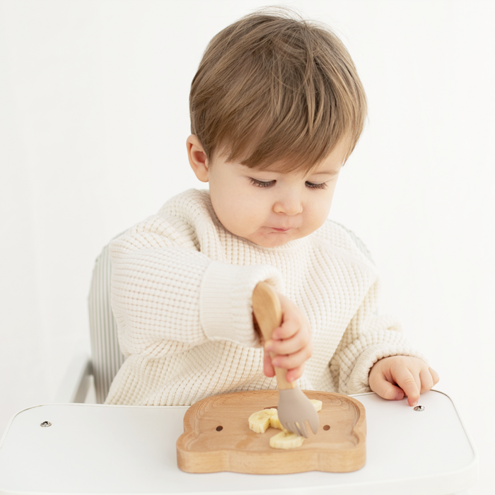 Kinderplankbeer met vork beige